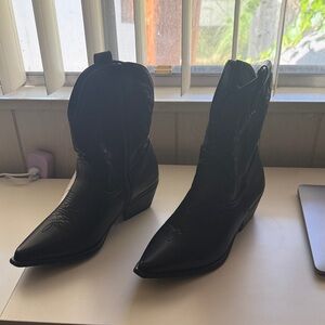 TOP Moda Black Ankle Boots
